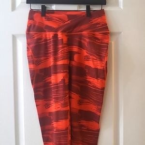 Size L crimson camo Power Rise Alphalete leggings with V cut
